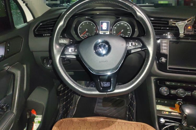 Used Volkswagen Tiguan L 2018 330TSI Automatic Two-Wheel Drive Luxury Edition Steering Wheel