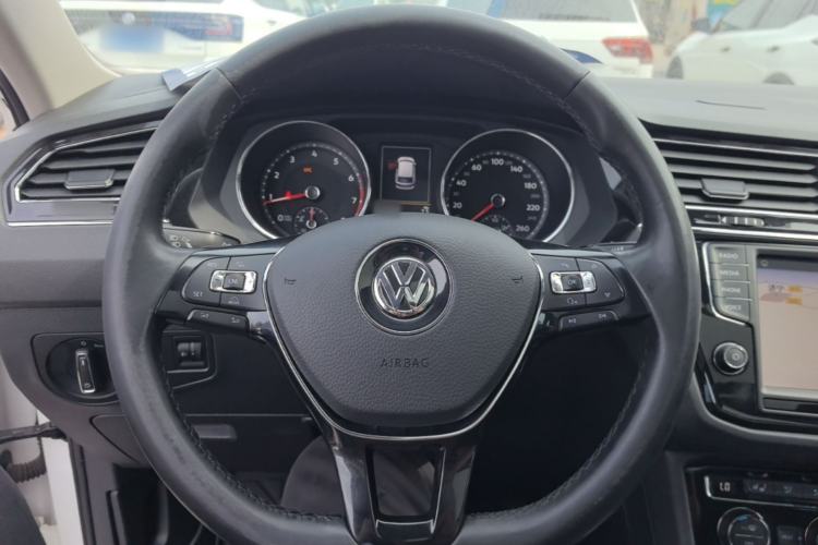 Used Volkswagen Tiguan L 2018 330TSI Automatic Two-Wheel Drive Luxury Edition Steering Wheel