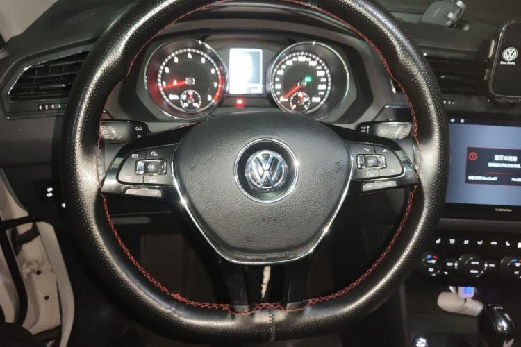Used Volkswagen Tiguan L 2018 330TSI Automatic Two-Wheel Drive Luxury Edition Steering Wheel