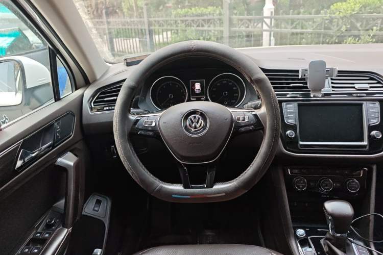 Used Volkswagen Tiguan L 2018 Revised 330TSI Automatic Two-Wheel Drive Flagship Edition Steering Wheel