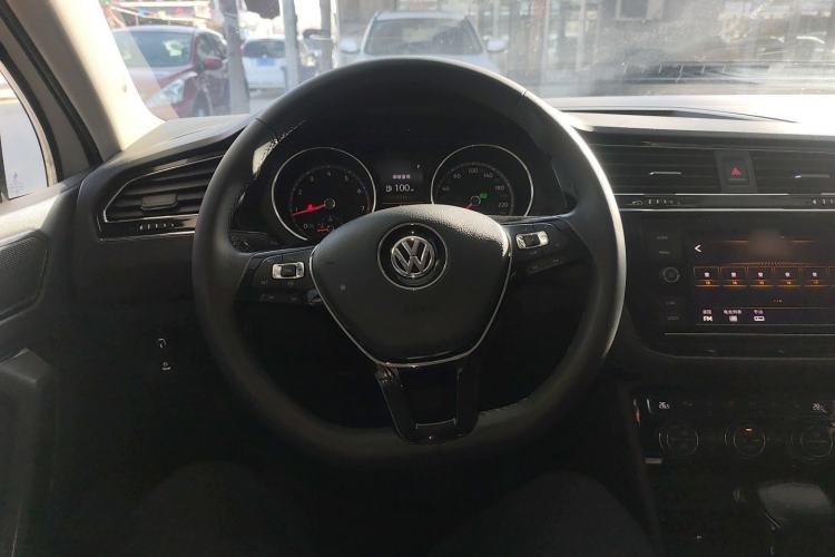 Used Volkswagen Tiguan L 2018 Facelift 330TSI Automatic Two-Wheel Drive Luxury Edition Steering Wheel