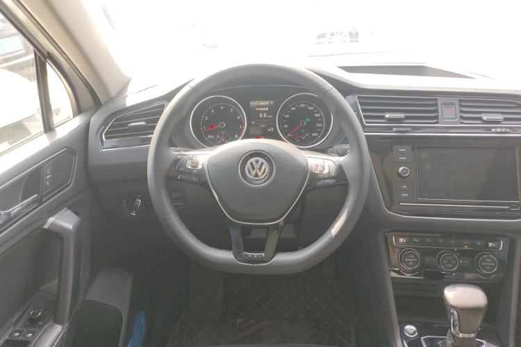 Used Volkswagen Tiguan L 2018 Facelift 330TSI Automatic Two-Wheel Drive Luxury Edition Steering Wheel