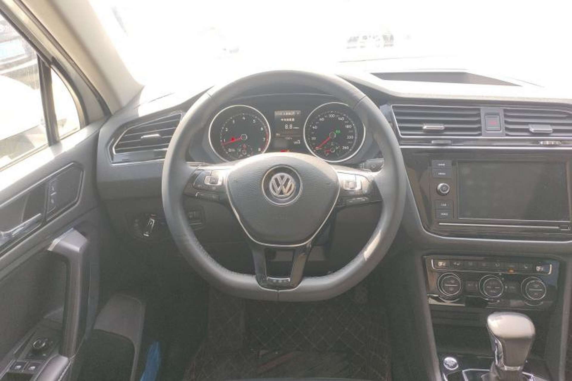 Used Volkswagen Tiguan L 2018 Facelift 330TSI Automatic Two-Wheel Drive Luxury Edition Steering Wheel