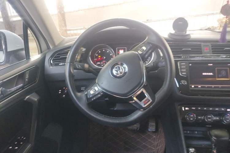 Used Volkswagen Tiguan L 2018 330TSI Automatic Two-Wheel Drive Luxury Edition Steering Wheel