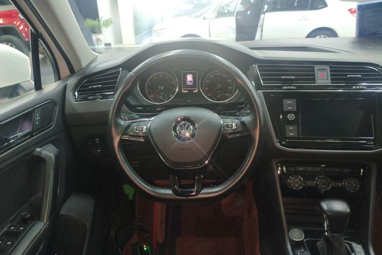 Used Volkswagen Tiguan L 2018 Facelift 330TSI Automatic Two-Wheel Drive Luxury Edition Steering Wheel