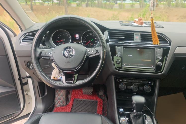 Used Volkswagen Tiguan L 2018 380TSI Automatic All-Wheel Drive Luxury Edition Steering Wheel