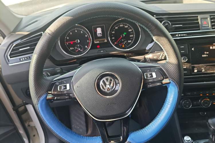 Used Volkswagen Tiguan L 2018 Facelift 330TSI Automatic Two-Wheel Drive Luxury Edition Steering Wheel