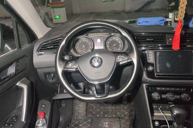 Used Volkswagen Tiguan L 2018 380TSI Automatic All-Wheel Drive Luxury Edition Steering Wheel