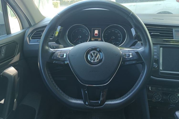 Used Volkswagen Tiguan L 2018 330TSI Automatic Two-Wheel Drive Luxury Edition Steering Wheel