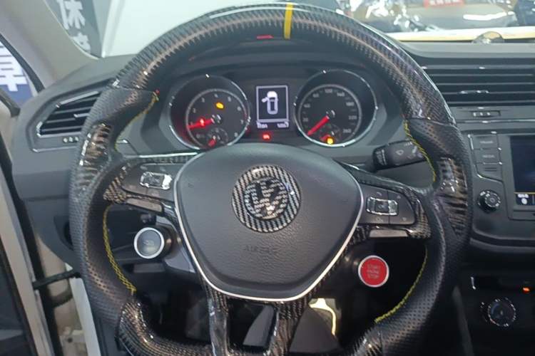 Used Volkswagen Tiguan L 2018 330TSI Automatic Two-Wheel Drive Luxury Edition Steering Wheel