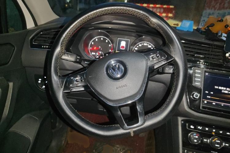 Used Volkswagen Tiguan L 2018 330TSI Automatic Two-Wheel Drive Luxury Edition Steering Wheel