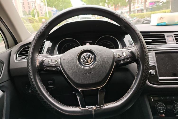 Used Volkswagen Tiguan L 2018 Facelift 330TSI Automatic Two-Wheel Drive Luxury Edition Steering Wheel