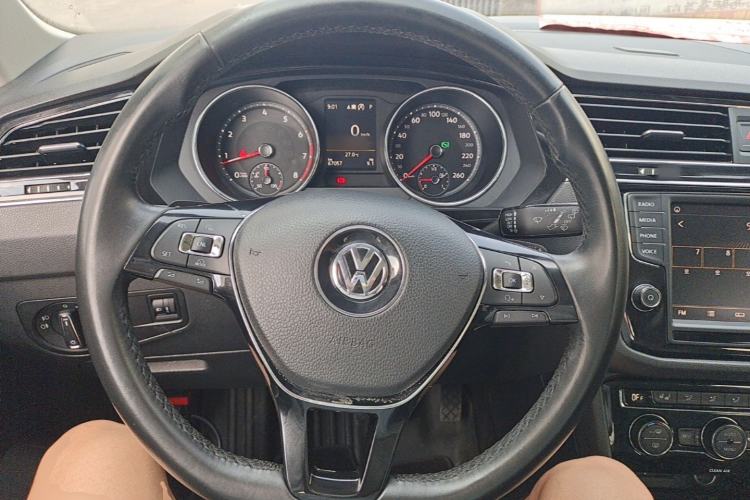Used Volkswagen Tiguan L 2018 330TSI Automatic Two-Wheel Drive Luxury Edition Steering Wheel