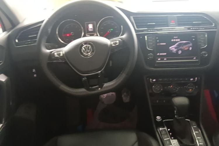 Used Volkswagen Tiguan L 2018 380TSI Automatic All-Wheel Drive Luxury Edition Steering Wheel