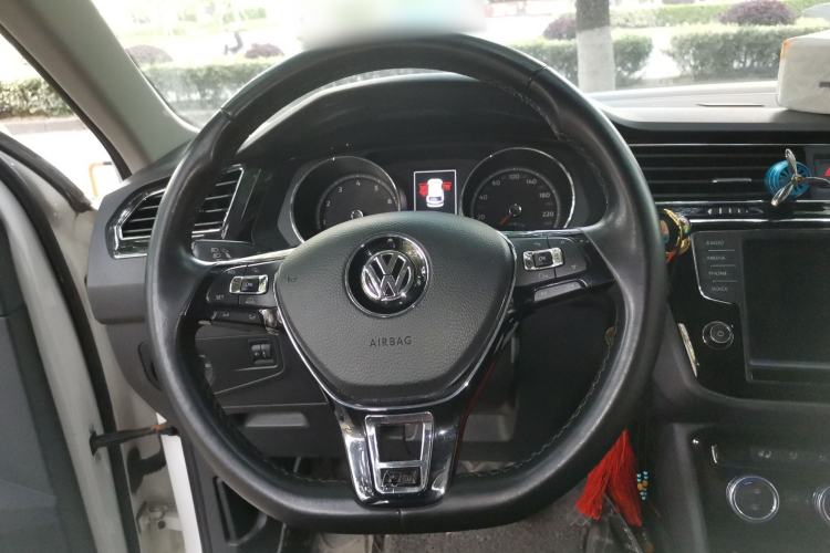 Used Volkswagen Tiguan L 2018 330TSI Automatic Two-Wheel Drive Luxury Edition Steering Wheel