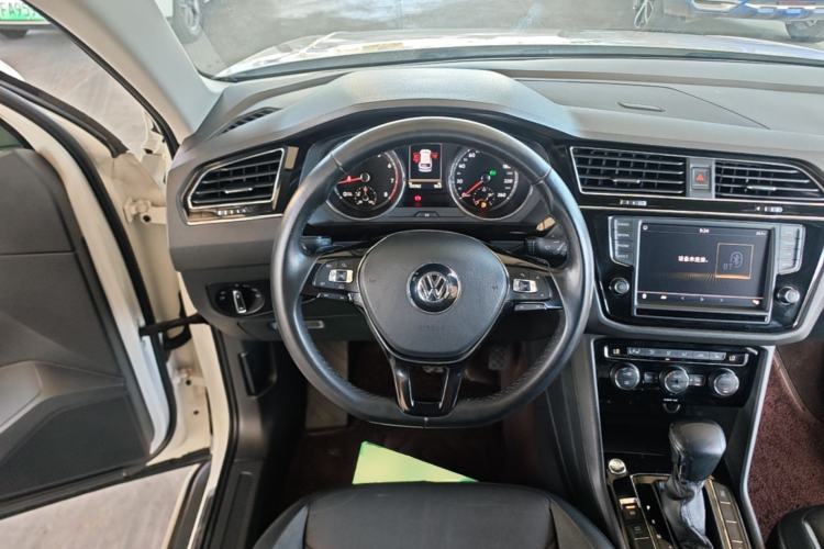 Used Volkswagen Tiguan L 2018 330TSI Automatic Two-Wheel Drive Luxury Edition Steering Wheel