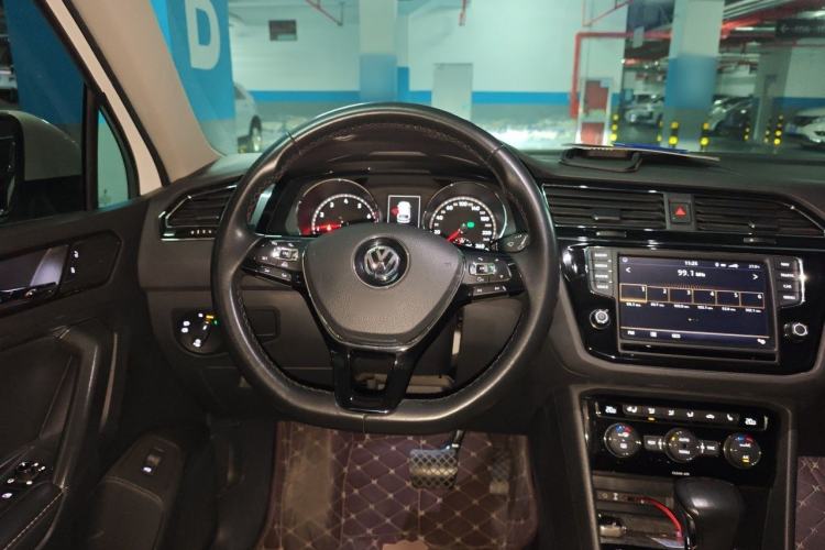 Used Volkswagen Tiguan L 2018 380TSI Automatic All-Wheel Drive Luxury Edition Steering Wheel