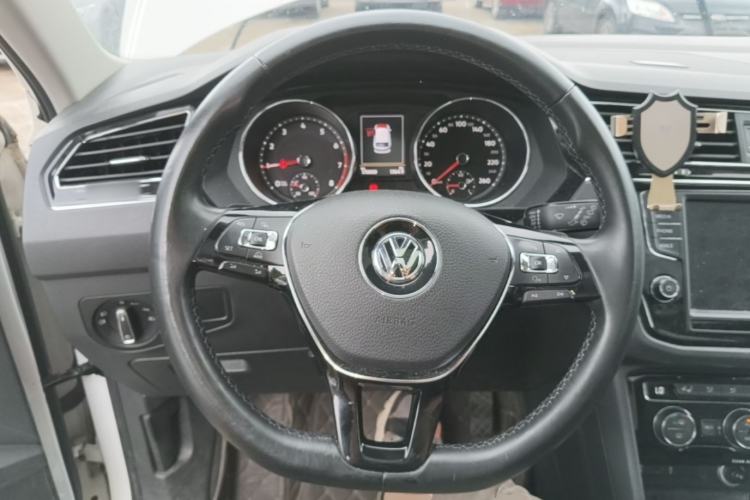 Used Volkswagen Tiguan L 2018 380TSI Automatic All-Wheel Drive Luxury Edition Steering Wheel