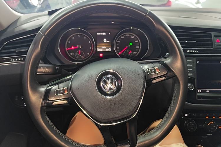 Used Volkswagen Tiguan L 2018 330TSI Automatic Two-Wheel Drive Luxury Edition Steering Wheel