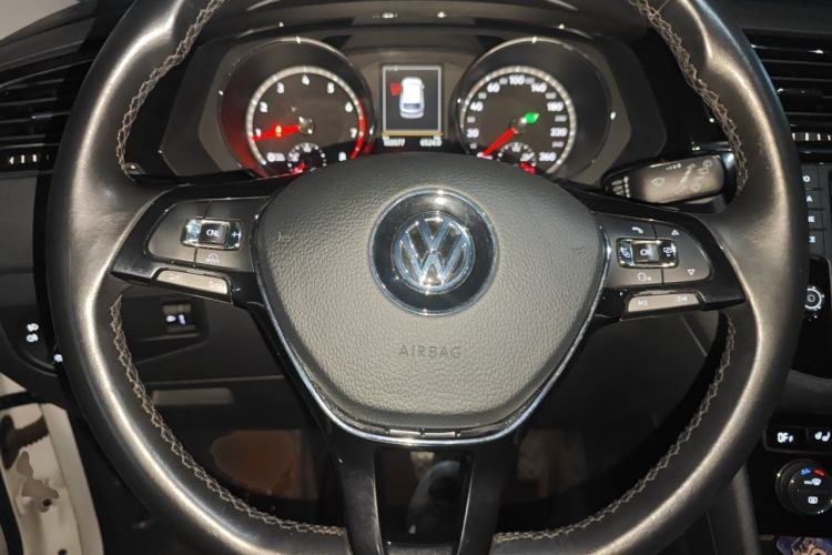Used Volkswagen Tiguan L 2018 Facelift 330TSI Automatic Two-Wheel Drive Luxury Edition Steering Wheel
