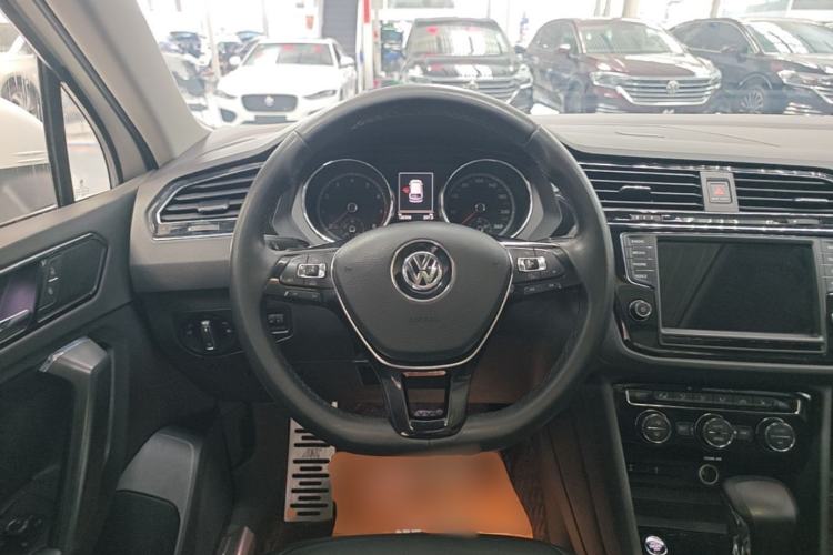 Used Volkswagen Tiguan L 2018 330TSI Automatic Two-Wheel Drive Luxury Edition Steering Wheel