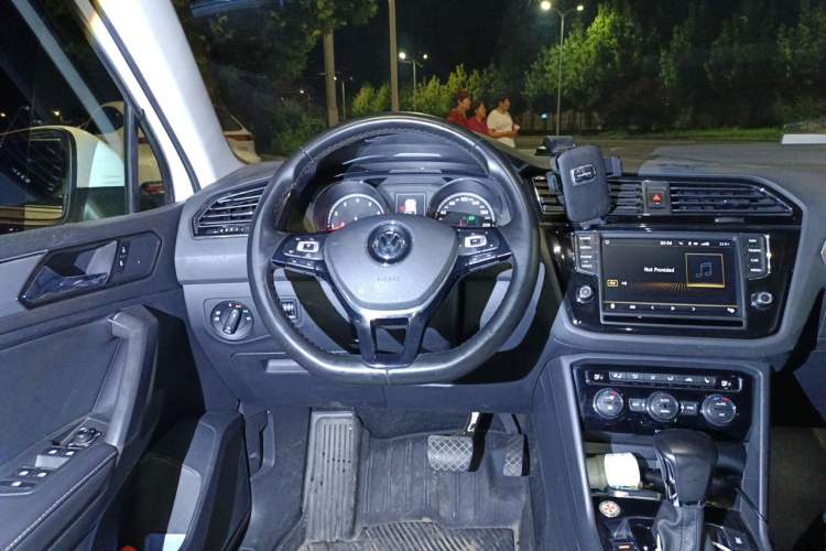 Used Volkswagen Tiguan L 2018 Facelift 330TSI Automatic Two-Wheel Drive Luxury Edition Steering Wheel
