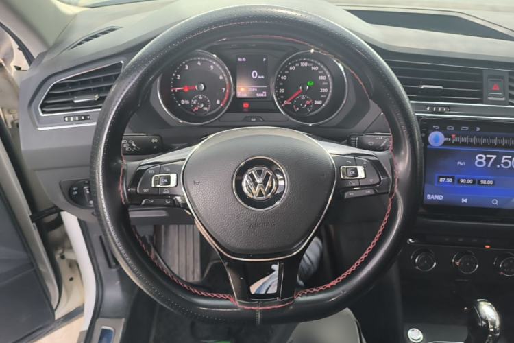 Used Volkswagen Tiguan L 2018 330TSI Automatic Two-Wheel Drive Luxury Edition Steering Wheel