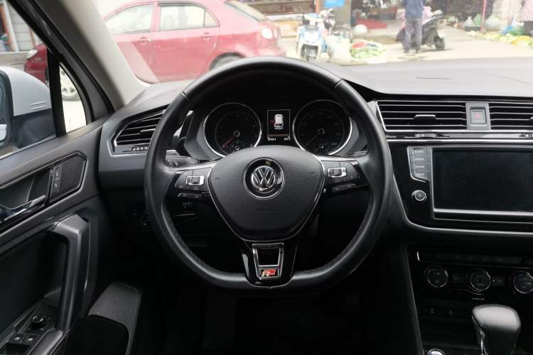 Used Volkswagen Tiguan L 2018 330TSI Automatic Two-Wheel Drive Comfort Edition Steering Wheel