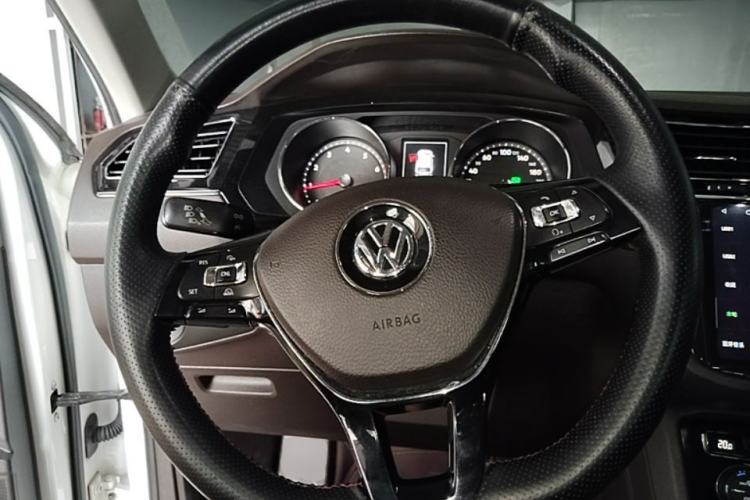 Used Volkswagen Tiguan L 2018 330TSI Automatic Two-Wheel Drive Luxury Edition Steering Wheel