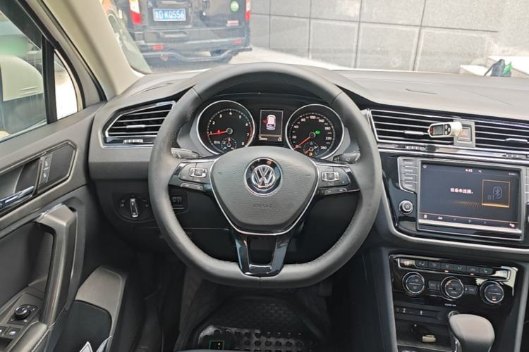 Used Volkswagen Tiguan L 2018 330TSI Automatic Two-Wheel Drive Luxury Edition Steering Wheel