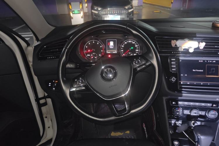 Used Volkswagen Tiguan L 2018 330TSI Automatic Two-Wheel Drive Luxury Edition Steering Wheel