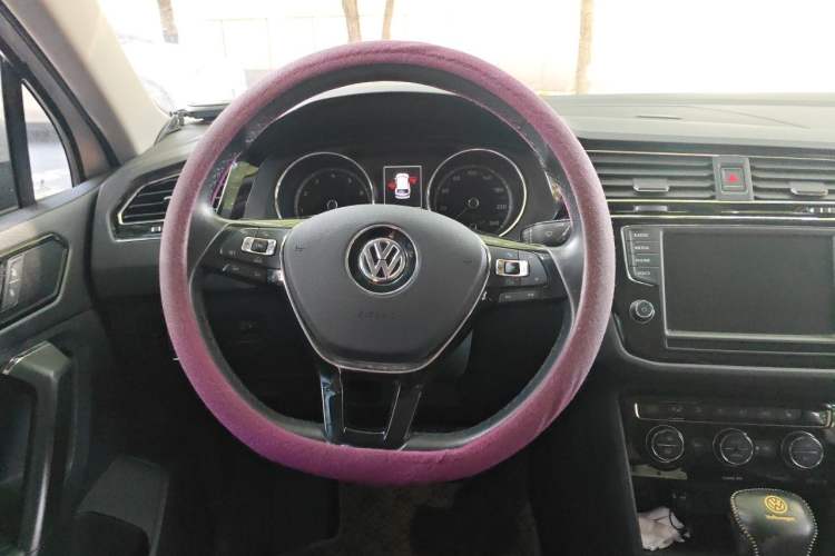 Used Volkswagen Tiguan L 2018 330TSI Automatic Two-Wheel Drive Luxury Edition Steering Wheel