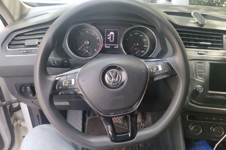 Used Volkswagen Tiguan L 2018 330TSI Automatic Two-Wheel Drive Luxury Edition Steering Wheel