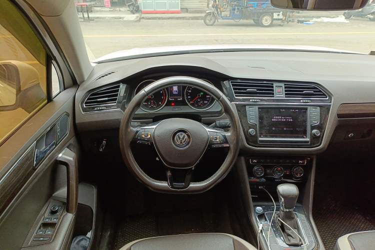 Used Volkswagen Tiguan L 2018 Facelift 330TSI Automatic Two-Wheel Drive Luxury Edition Steering Wheel