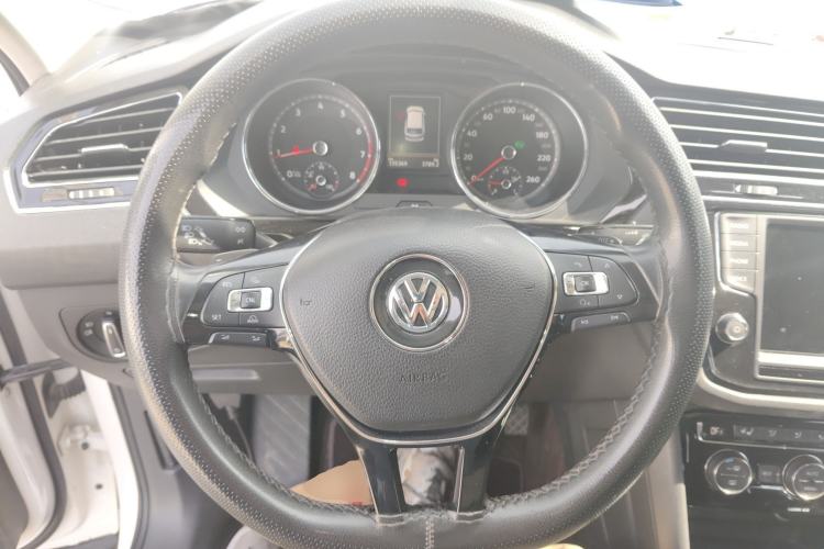 Used Volkswagen Tiguan L 2018 330TSI Automatic Two-Wheel Drive Luxury Edition Steering Wheel
