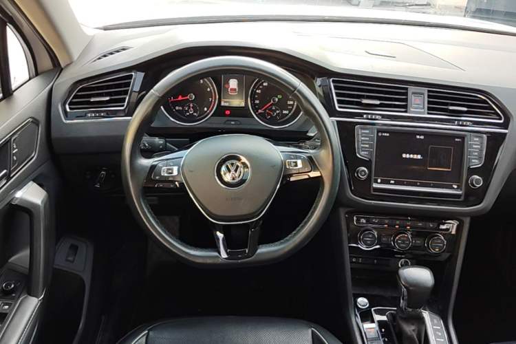 Used Volkswagen Tiguan L 2018 330TSI Automatic Two-Wheel Drive Flagship Edition Steering Wheel