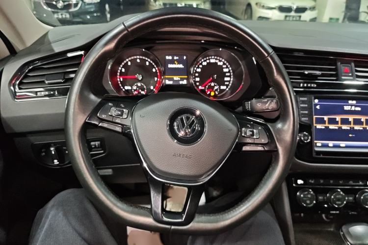 Used Volkswagen Tiguan L 2018 330TSI Automatic Two-Wheel Drive Luxury Edition Steering Wheel