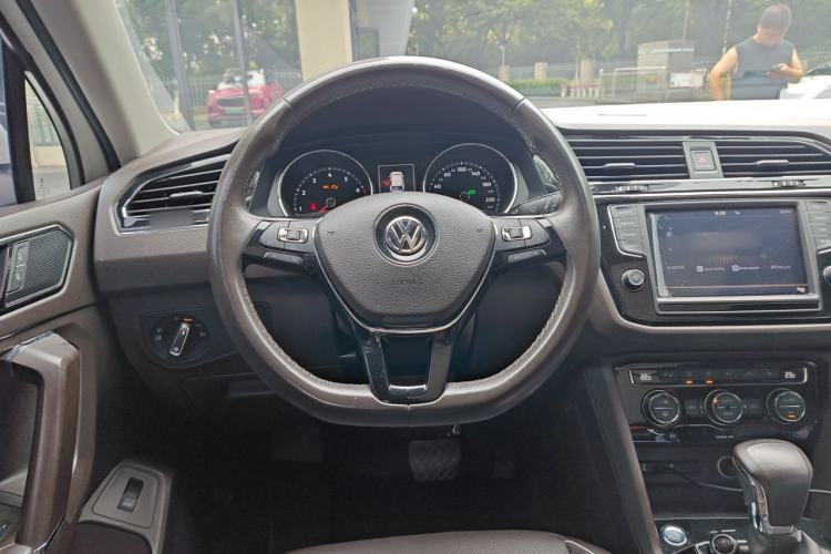 Used Volkswagen Tiguan L 2018 Revised 330TSI Automatic Two-Wheel Drive Flagship Edition Steering Wheel