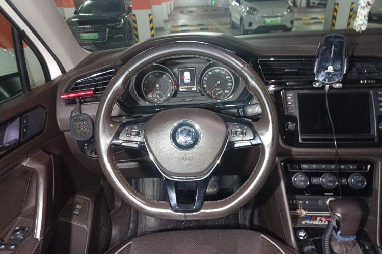 Used Volkswagen Tiguan L 2018 330TSI Automatic Two-Wheel Drive Flagship Edition Steering Wheel