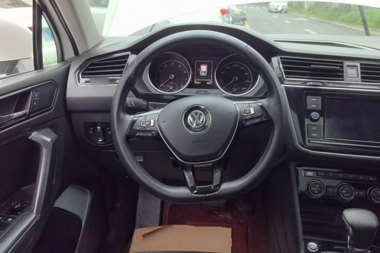 Used Volkswagen Tiguan L 2018 Facelift 330TSI Automatic Two-Wheel Drive Luxury Edition Steering Wheel