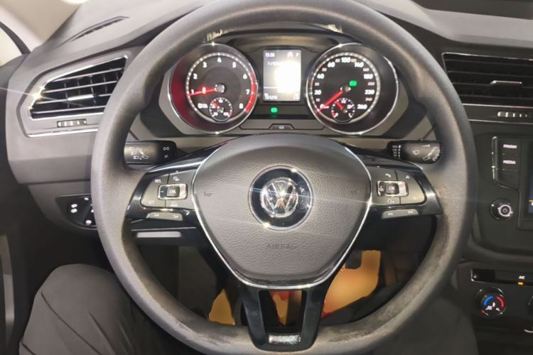 Used Volkswagen Tiguan L 2018 330TSI Automatic Two-Wheel Drive Luxury Edition Steering Wheel