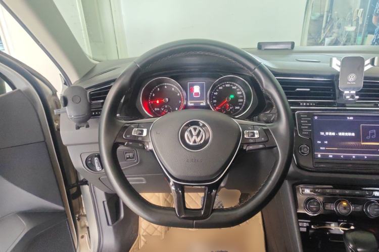 Used Volkswagen Tiguan L 2018 330TSI Automatic Two-Wheel Drive Luxury Edition Steering Wheel