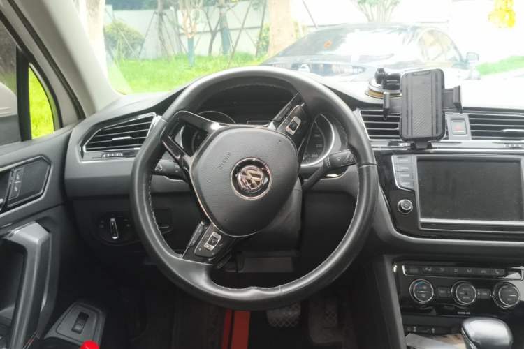 Used Volkswagen Tiguan L 2018 330TSI Automatic Two-Wheel Drive Flagship Edition Steering Wheel