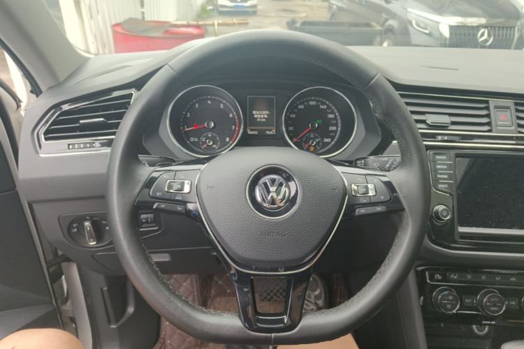 Used Volkswagen Tiguan L 2018 330TSI Automatic Two-Wheel Drive Luxury Edition Steering Wheel