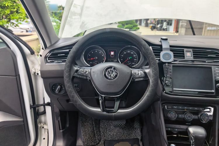 Used Volkswagen Tiguan L 2018 Facelift 330TSI Automatic Two-Wheel Drive Luxury Edition Steering Wheel