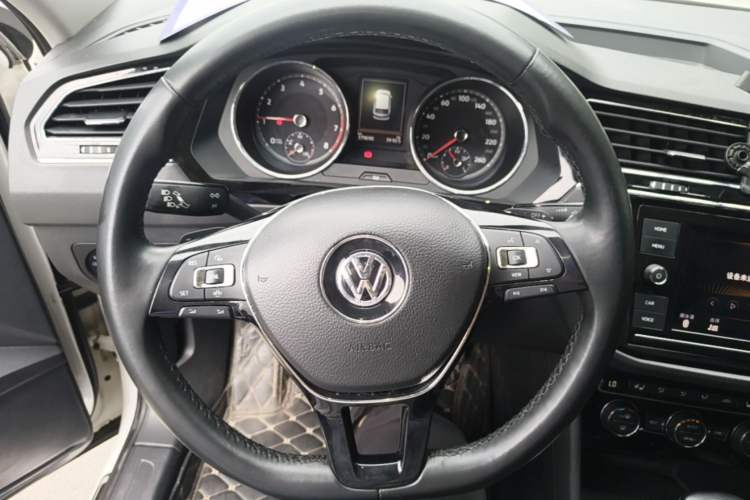 Used Volkswagen Tiguan L 2018 Facelift 330TSI Automatic Two-Wheel Drive Luxury Edition Steering Wheel