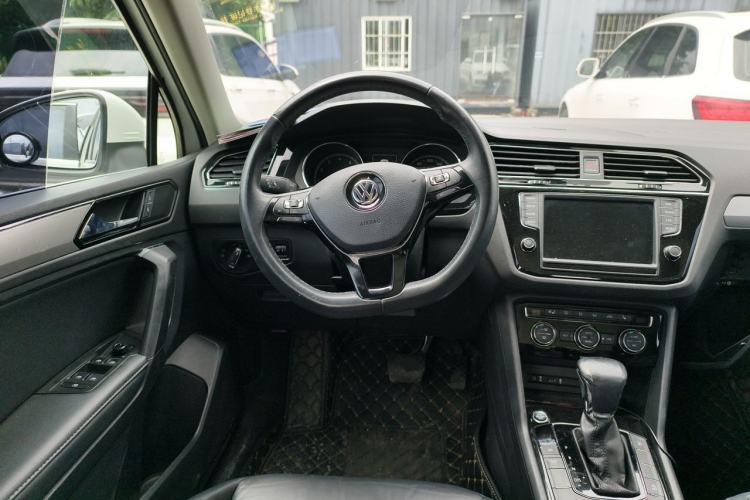Used Volkswagen Tiguan L 2018 330TSI Automatic Two-Wheel Drive Luxury Edition Steering Wheel