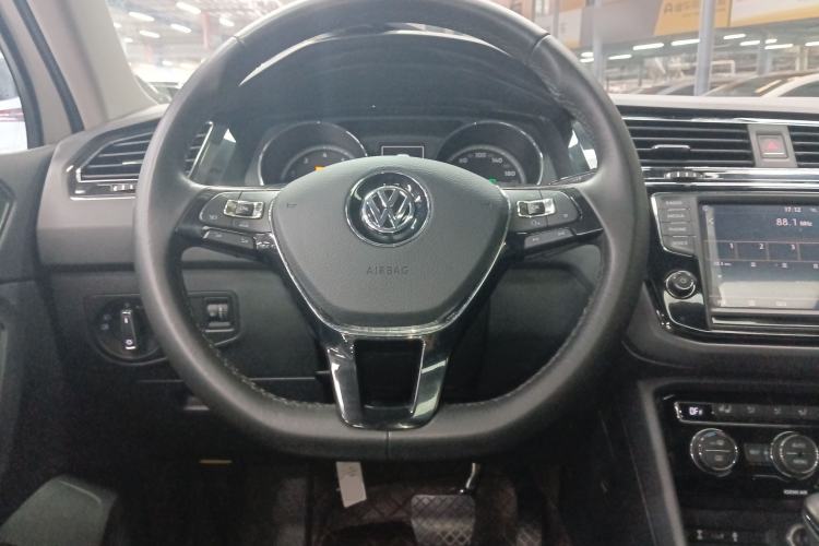 Used Volkswagen Tiguan L 2018 330TSI Automatic Two-Wheel Drive Luxury Edition Steering Wheel
