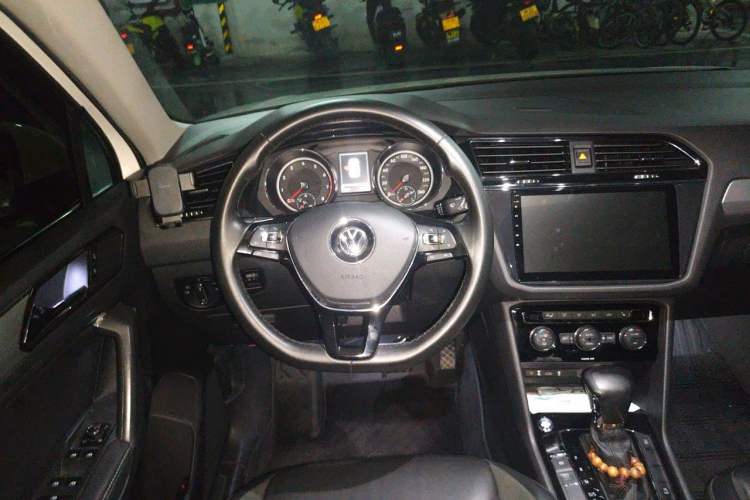Used Volkswagen Tiguan L 2018 330TSI Automatic Two-Wheel Drive Luxury Edition Steering Wheel