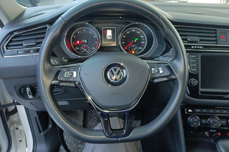 Used Volkswagen Tiguan L 2018 330TSI Automatic Two-Wheel Drive Luxury Edition Steering Wheel